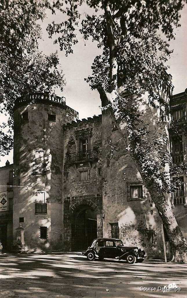 66 Ceret Les Deux Tours.jpg